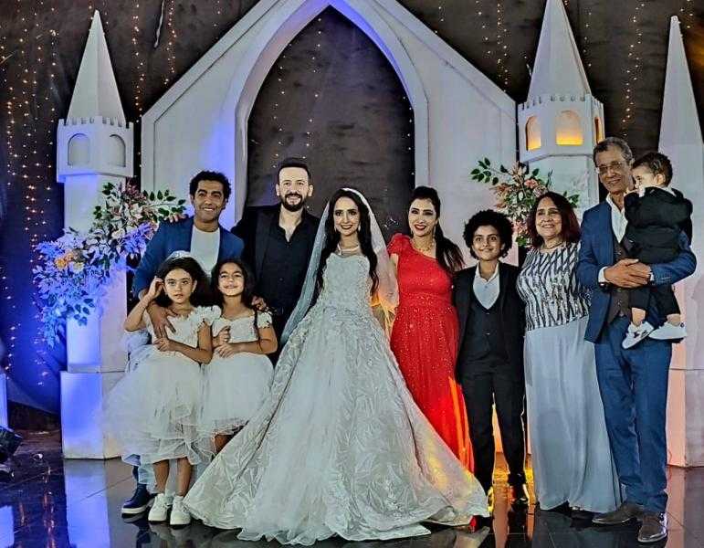 ميدو عادل يحتفل بزفاف شقيقته