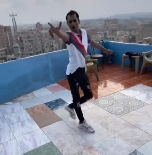 الواد مقدرش يستحمل.. هجوم على صاحب تريند ”انتش وأجري” والأخير ينسحب.. فيديو