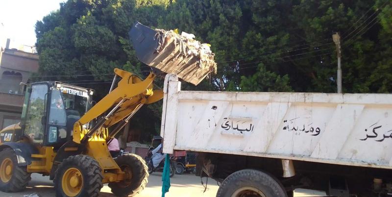 محافظ أسيوط: رفع وإزالة مخلفات قمامة خلال حملات للنظافة بمراكز القوصية وساحل سليم والبداري