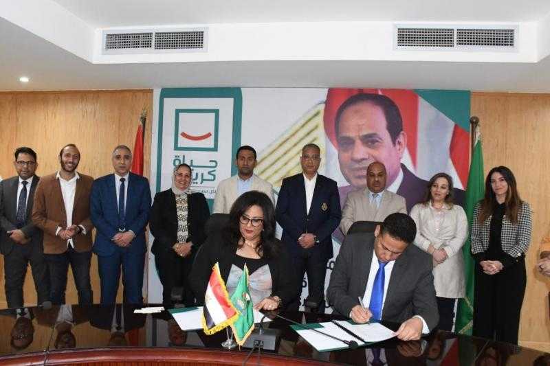 محافظ الفيوم يشهد توقيع وتسليم عقدين للتمويل متناهي الصغر بقيمة 10 ملايين جنيه