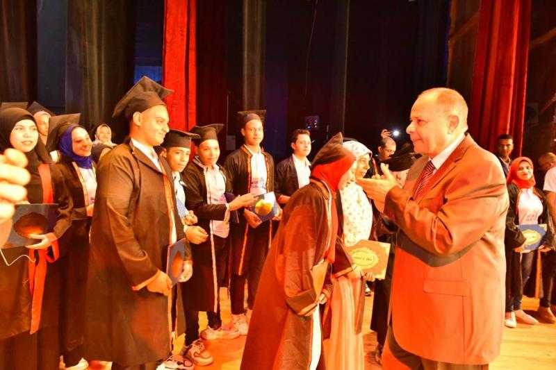 محافظ أسيوط يشهد الحفل الختامي لأنشطة مشروع ”الفتيات تقود مدن آمنة”