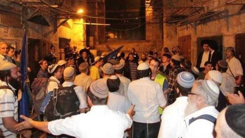 مستوطنون يطلقون الرصاص على منازل فلسطينيين في نابلس