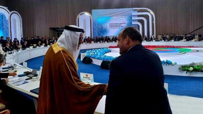 وزير التجارة يجري مباحثات مكثفة مع بعض المشاركين بمؤتمر تدابير بناء الثقة في آسيا