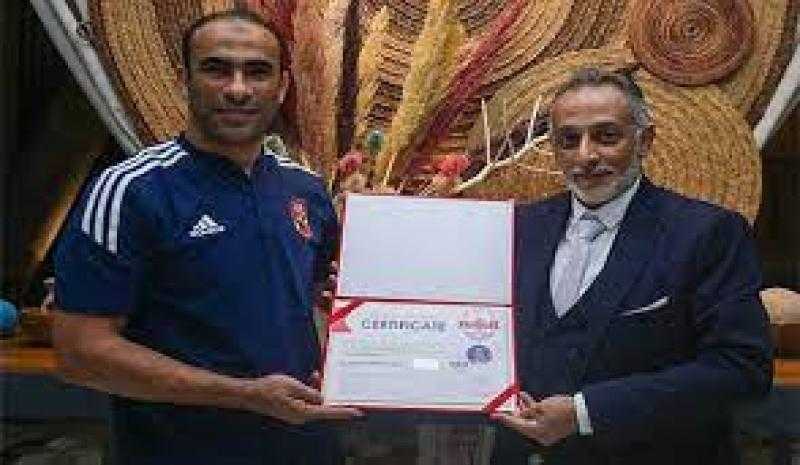 منح سيد عبد الحفيظ دكتوراه فخرية من جامعة ”مشكوك فيها”