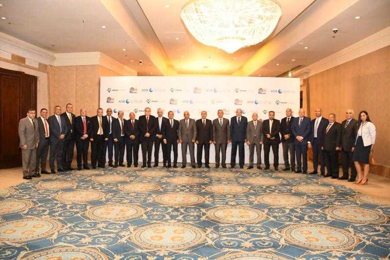 وزير قطاع الأعمال يشهد توقيع عقود تمويلات لتطوير شركات الأدوية التابعة بـ3.4 مليار جنيه