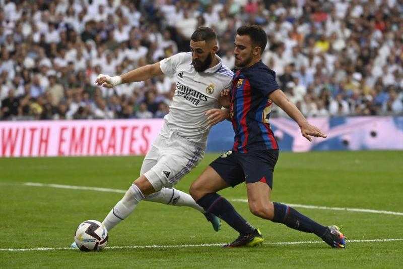 الريال يقسو على برشلونة بثلاثية وينفرد بصدارة الدوري الإسباني