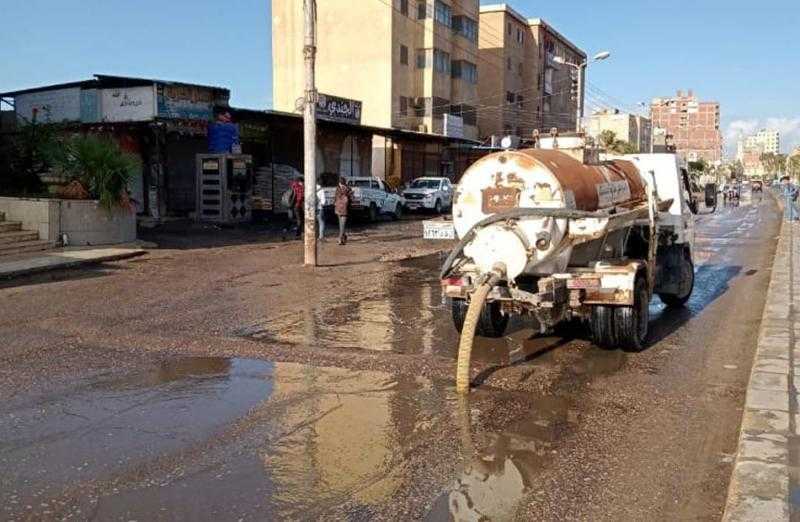 رفع مياه الأمطار من شوارع بلطيم بكفرالشيخ | صور