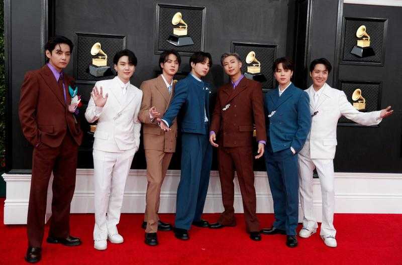 أعضاء فرقة BTS الغنائية الكورية الجنوبية يقررون أداء الخدمة العسكرية