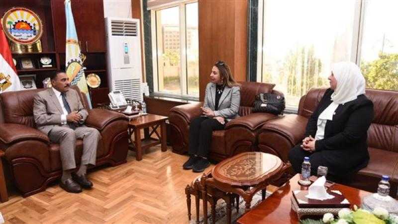 محافظ مطروح: تقديم كافة أوجه الدعم لتهيئة العمل بالمنظومة الرقمية