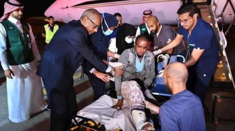 إنفاذًا لتوجيهات خادمِ الحرمين الشريفين.. وصول مصابي الحادث الإرهابي في أحد فنادق مقديشو إلى المملكة لتلقي العلاج