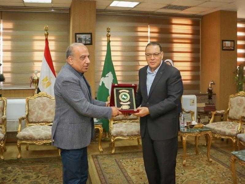 وزير قطاع الأعمال العام يلتقي محافظ الشرقية لبحث تعزيز التعاون المشترك