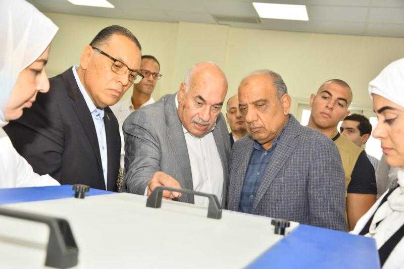 وزير قطاع الأعمال العام يتفقد محلج الزقازيق المطور ومعصرة زيت بذرة القطن