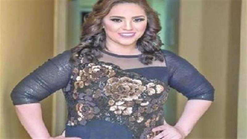 مي فاروق تطلب الدعاء لوالدها بعد نقله إلى المستشفى
