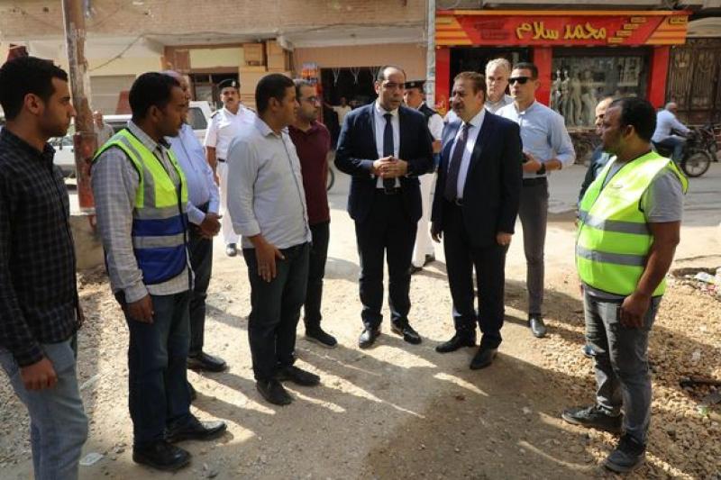 محافظ المنوفية يتفقد أعمال الرصف والتطوير بشارع الباجوري