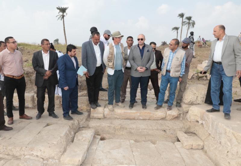 محافظ بني سويف يتفقد عمل البعثة المصرية الروسية بمنطقة جبل النور الأثرية