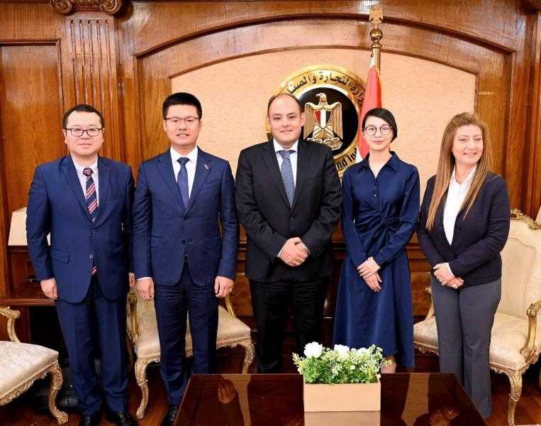 وزير التجارة يعقد سلسلة لقاءات مكثفة مع مسئولي عدد من كبريات الشركات العالمية