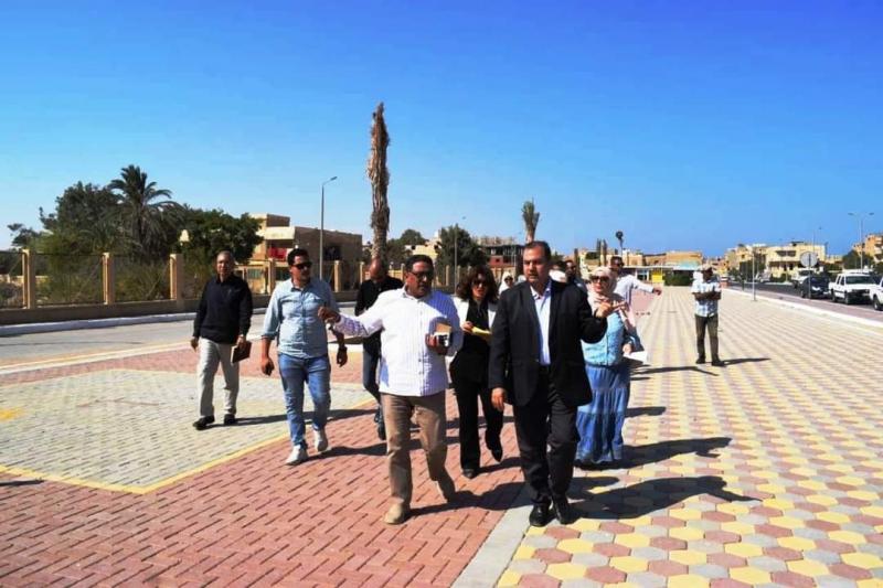 سكرتير مساعد البحر الأحمر يتفقد المشروعات بمدينة رأس غارب | صور
