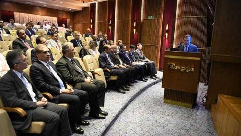 وزير البترول يفتتح مركز التميز الخاص بكفاءة الطاقة والأداء التشغيلى
