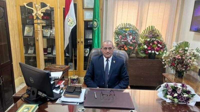 وكيل تعليم الدقهلية يطمئن على الحالة الصحية للمصابين بحادث انقلاب أتوبيس مدرسي