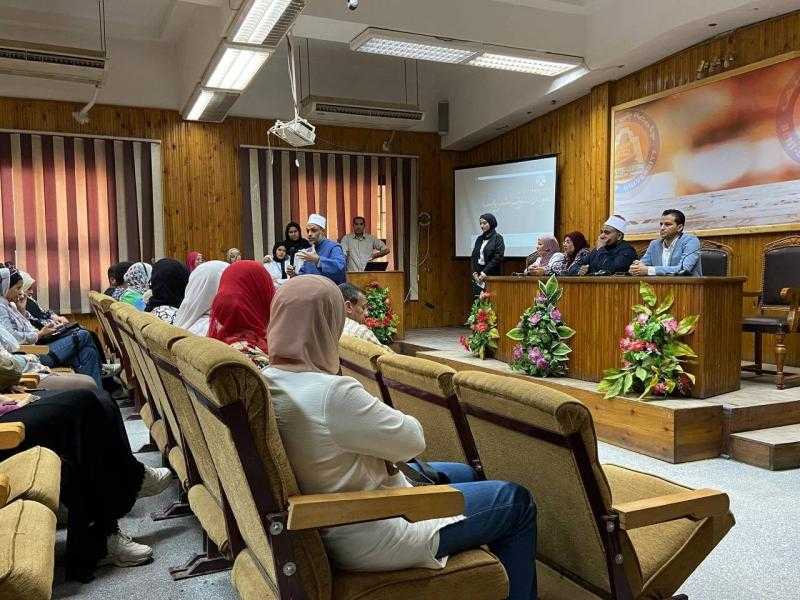 ندوة لخريجي الأزهر وكلية الآداب جامعة بني سويف في حب النبي وترسيخ المنهج الوسطي