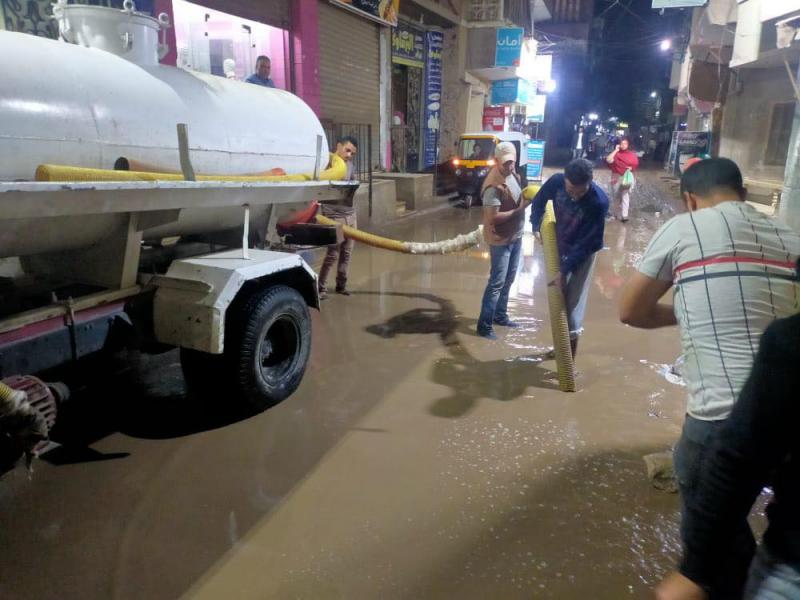 استمرار رفع تجمعات مياه الأمطار بالقليوبية