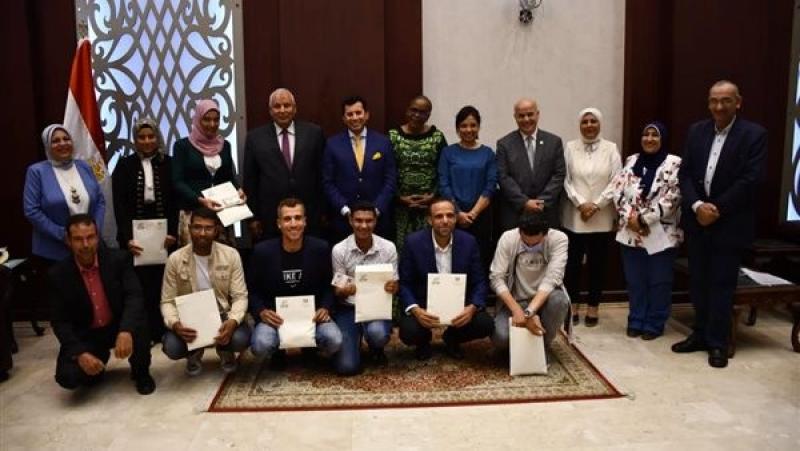 وزير الرياضة يشهد توزيع المنح المالية على الفائزين من الشباب أصحاب المشروعات الصغيرة