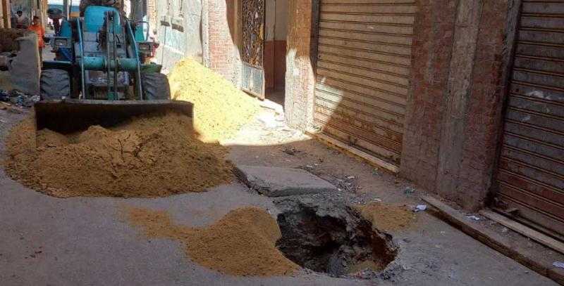 إصلاح هبوط أرضي في شارع بني العباس وسط الإسكندرية