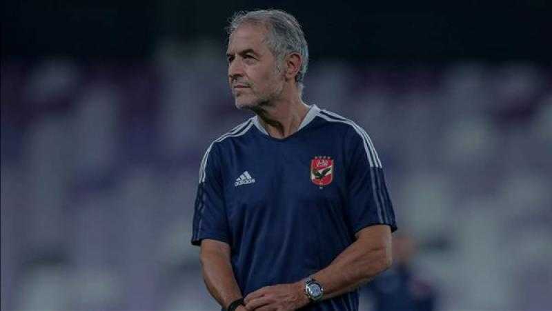 كولر يحاضر لاعبي الأهلي قبل التحرك لملعب مباراة السوبر المصري