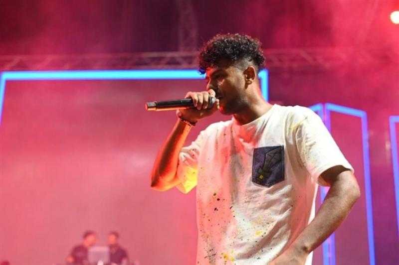 نقابة الموسيقيين تغرم مغني الراب ”عفروتو” 100 ألف جنيه بعد غنائه بفلاشة