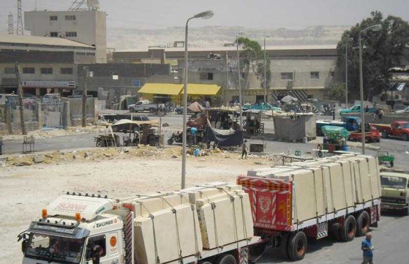 إزالة أبنية مخالفة لمصنع في منطقة «شق الثعبان»