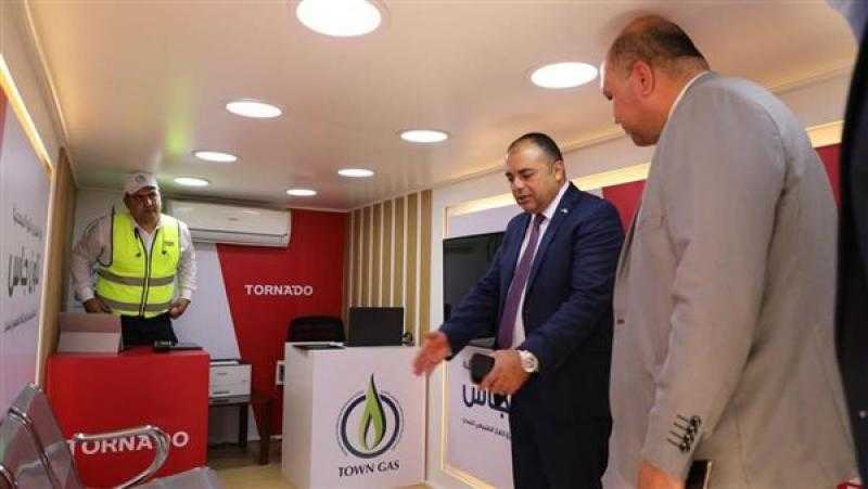 «البترول» تنفذ خطوات جديدة لإنهاء شكاوى عملاء الغاز عبر السيارات المتنقلة والحلول الرقمية