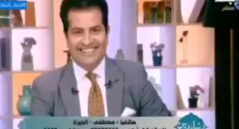 مذيع يتعرض لموقف محرج على الهواء بسبب انتمائه للزمالك.. ورد صادم (فيديو)