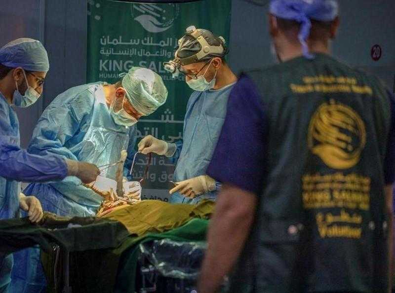 سلمان للإغاثة يدعم مركز الأطراف الصناعية ويجري عمليات للتجميل والحروق والتشوهات في اليمن