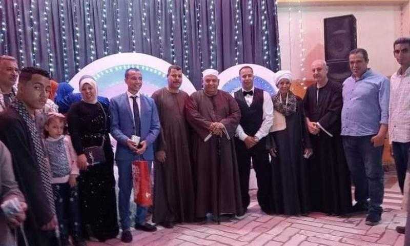 إسلام أبوخطوة يُهنيء مراسلة أسيوط صفاء العريان لزفاف شقيقها