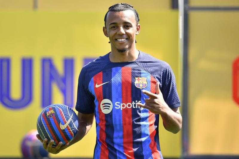 برشلونة يعلن إصابة كوندي وجارسيا