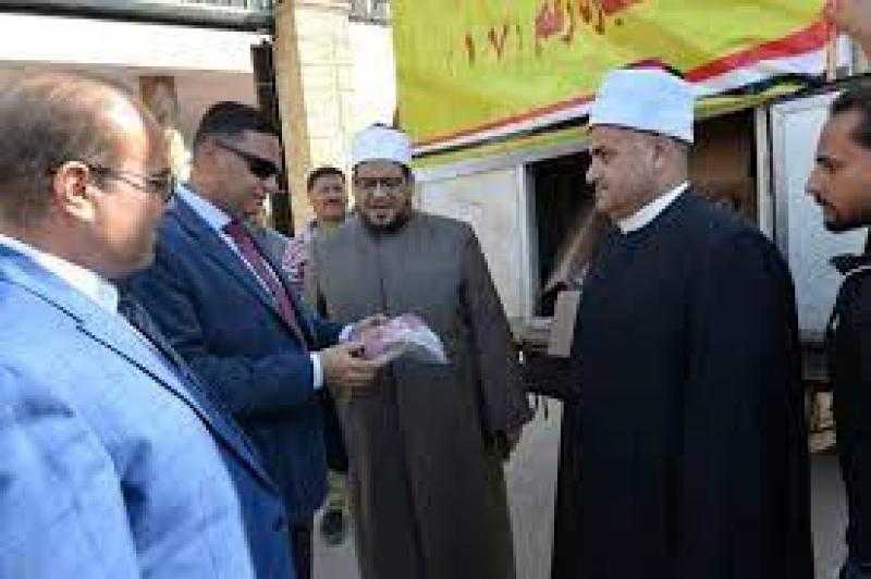 محافظ الدقهلية يشهد تسليم الدفعة الثامنة من لحوم صكوك الأضاحي