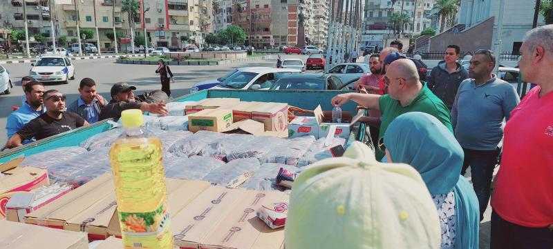 ”تموين بورسعيد” يدفع بسيارات تجوب الميادين لبيع السلع الغذائية بأسعار تنافسية