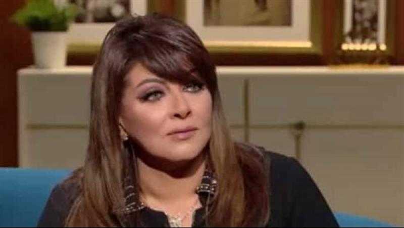 هالة صدقي تتألق بالبنفسجي المكشوف في مهرجان الأقصر للسينما الإفريقية