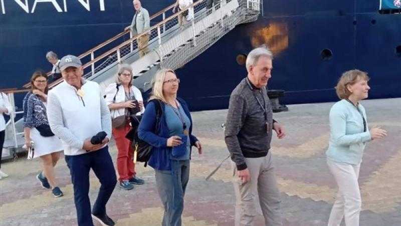 ميناء الإسكندرية يستقبل سفينة فرنسية على متنها 274 سائحا