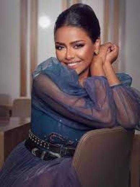 بكاش مايوة .. أسماء أبو الليزيد تخطف انظار جمهورها علي الشاطئ