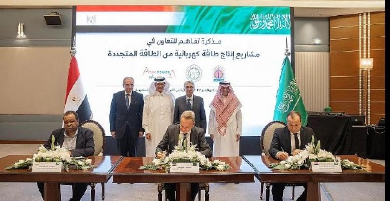 وزير الطاقة السعودي يناقشُ تعزيزَ العلاقات مع نظيره المصري