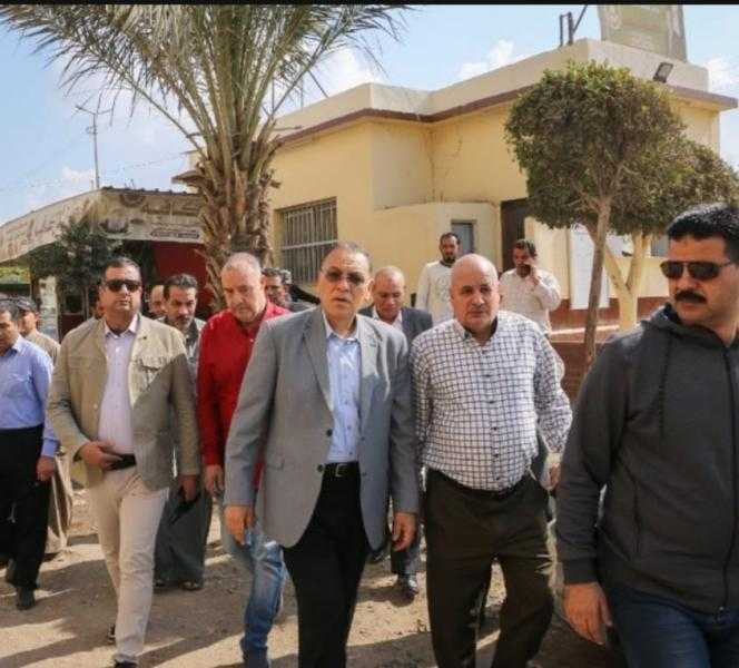 محافظ الشرقية يفاجئ مركز الحسينية لمتابعة سير العمل ومشروعات «حياة كريمة»