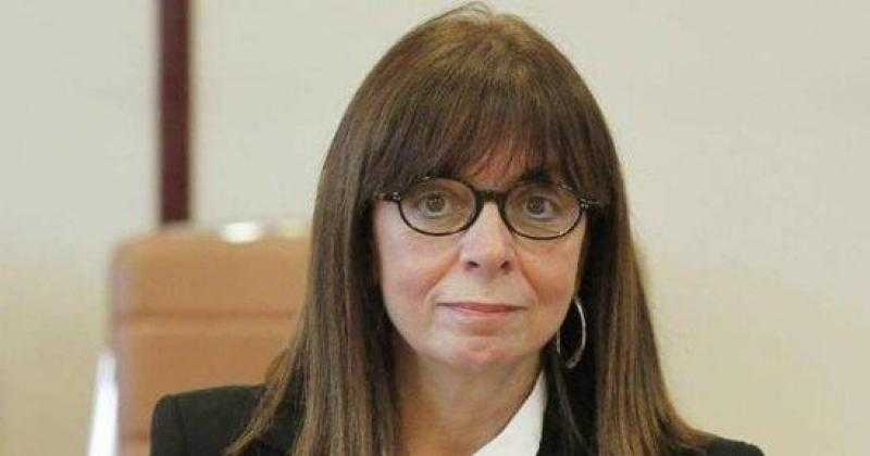 الرئيسة اليونانية ووزير الدفاع يصلان إلى كييف