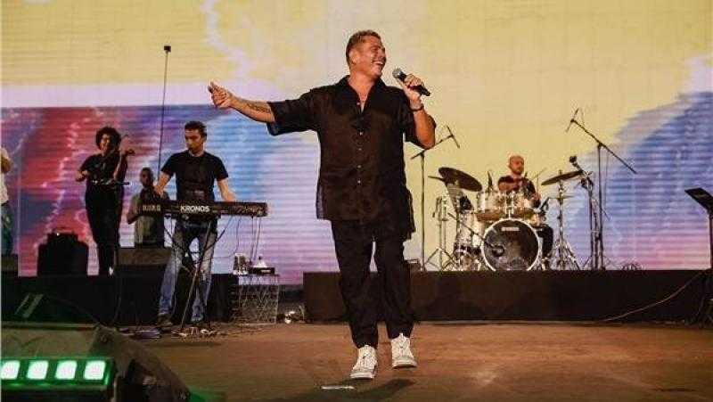 عمرو دياب يشعل موسم الرياض بحفل جماهيري ضخم