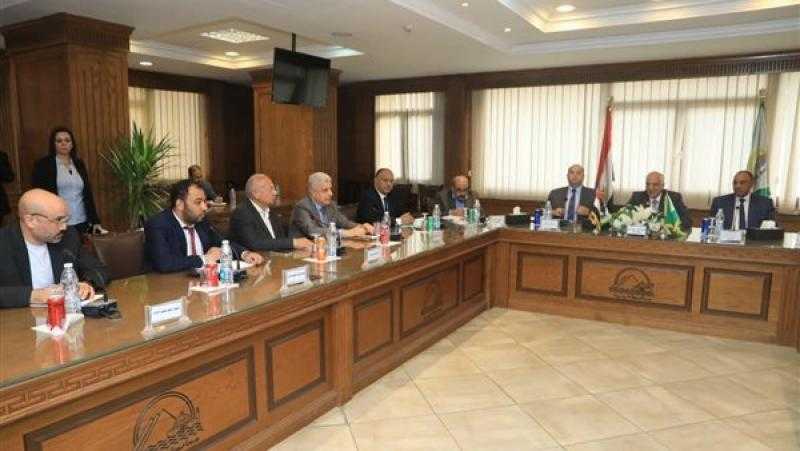 محافظ الجيزة يوجه السلاسل التجارية بتخفيض هامش الربح على السلع الاستراتيجية.. صور