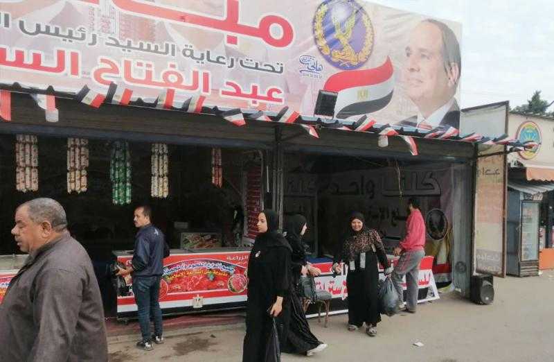 إقامة معرض لبيع السلع الغذائية بأسعار مخفضة في المحلة الكبرى| صور