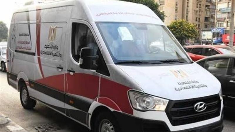 تشغيل سيارة المركز التكنولوجي المتنقل داخل قرى أسوان اليوم