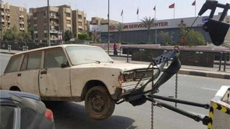 رفع 52 سيارة ودراجة نارية متهالكة من الشوارع