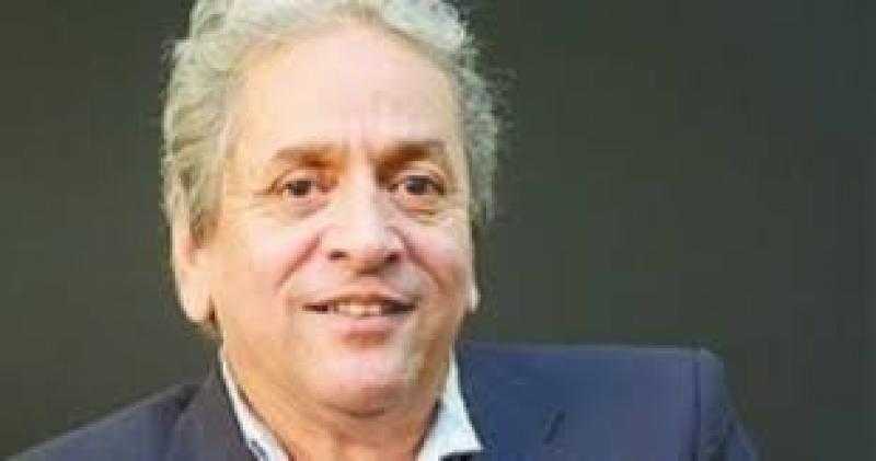 المخرج عمر عبد العزيز يخضع لعملية جراحية بعينه