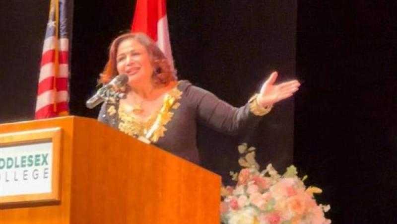 إلهام شاهين تحصل على جائزة أحسن ممثلة عن”حظر تجول”